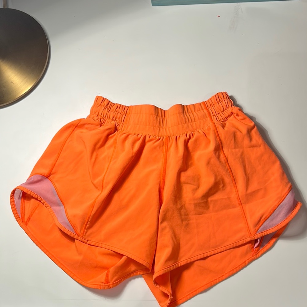 Lululemon short low rise 4 inch Hotty Hot